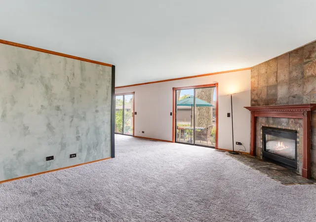 3rd image of 2350 S St, Elgin, IL 60123