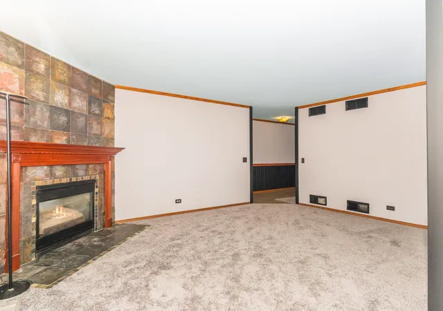 4th image of 2350 S St, Elgin, IL 60123