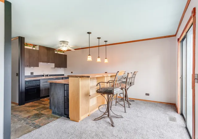 5th image of 2350 S St, Elgin, IL 60123