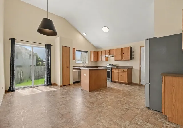 3rd image of 2220 White Eagle Dr, Plainfield, IL 60586 | MLS# 12736491