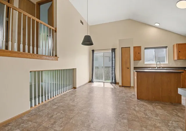 4th image of 2220 White Eagle Dr, Plainfield, IL 60586 | MLS# 12736491