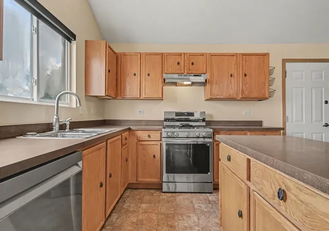 5th image of 2220 White Eagle Dr, Plainfield, IL 60586 | MLS# 12736491