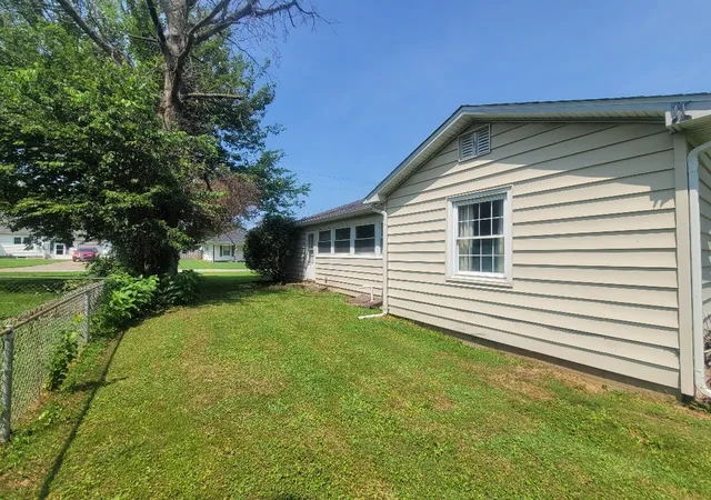 Photo 2 of Sale Pending at 901 S Vicksburg St, Marion, IL 62959 | MLS# 12736521 | Listing updated on 2026-08-28