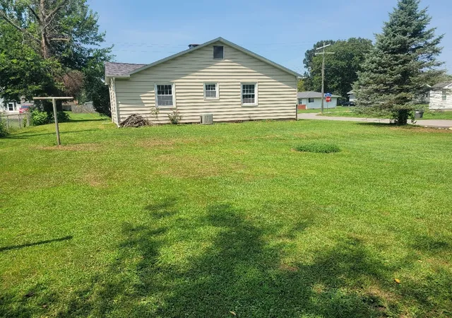 Photo 3 of Sale Pending at 901 S Vicksburg St, Marion, IL 62959 | MLS# 12736521 | Listing updated on 2026-08-28