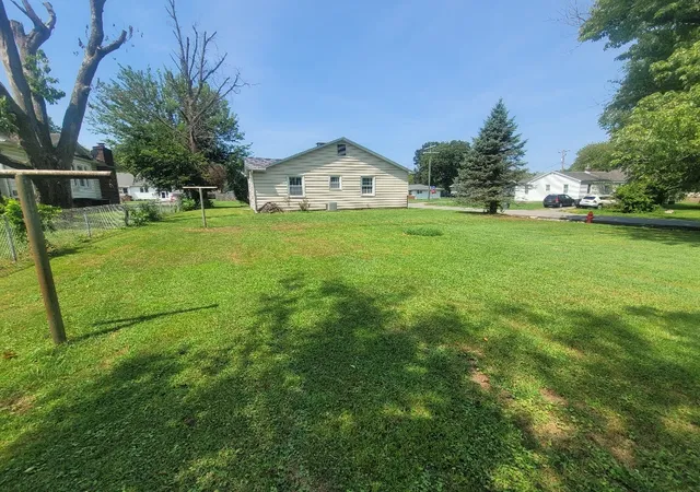 Photo 4 of Sale Pending at 901 S Vicksburg St, Marion, IL 62959 | MLS# 12736521 | Listing updated on 2026-08-28