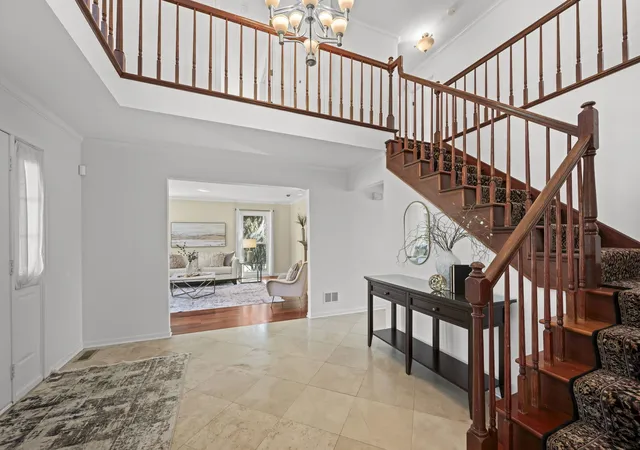 2nd image of 26 Brandywine Rd, South Barrington, IL 60010 | MLS# 12736536