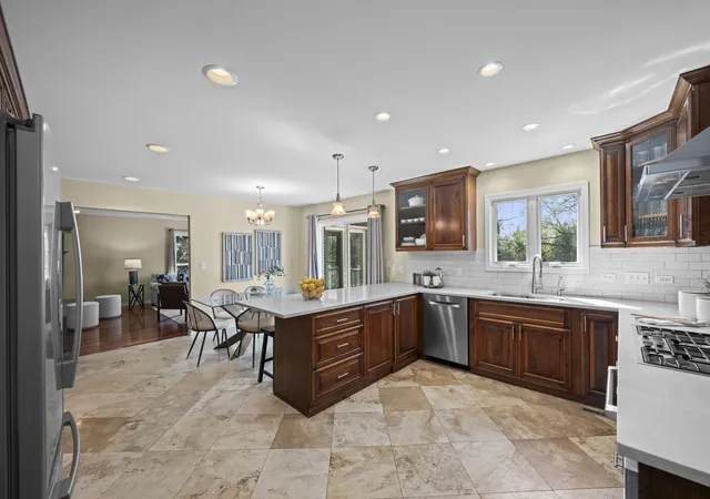 3rd image of 26 Brandywine Rd, South Barrington, IL 60010 | MLS# 12736536