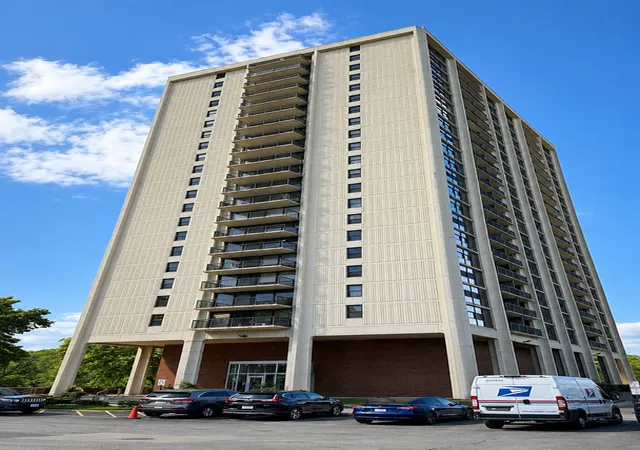 Photo 1 of Condo for sale at 2901 S Michigan Ave #1704, Chicago, IL 60616 | MLS# 12736538 | Listing updated on 2026-09-05