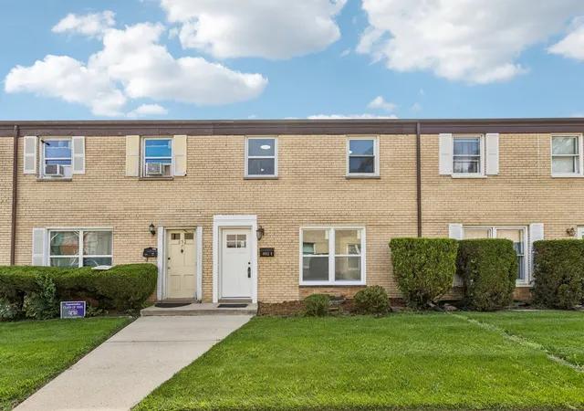 Photo 1 of Townhouse for sale at 852 Colonial Dr #E, Wheeling, IL 60090 | MLS# 12736542 | Listing updated on 2026-08-27