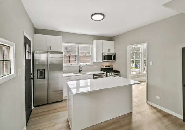 Photo 3 of Single family home for sale at 18415 Morris Ave, Homewood, IL 60430 | MLS# 12736593 | Listing updated on 2026-08-25