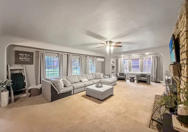 Photo 3 of Sale Pending at 1544 W Lincoln Blvd, Freeport, IL 61032 | MLS# 12736599 | Listing updated on 2026-08-21