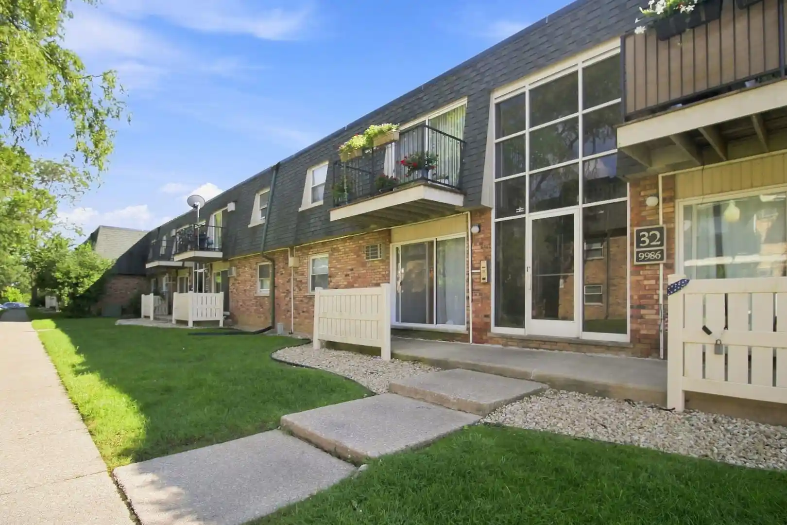 Listing Photo 1 - Condo for sale in 9986 S 84Th Ter located at 9986 S 84Th Ter, Palos Hills, IL 60465 - Unit #103