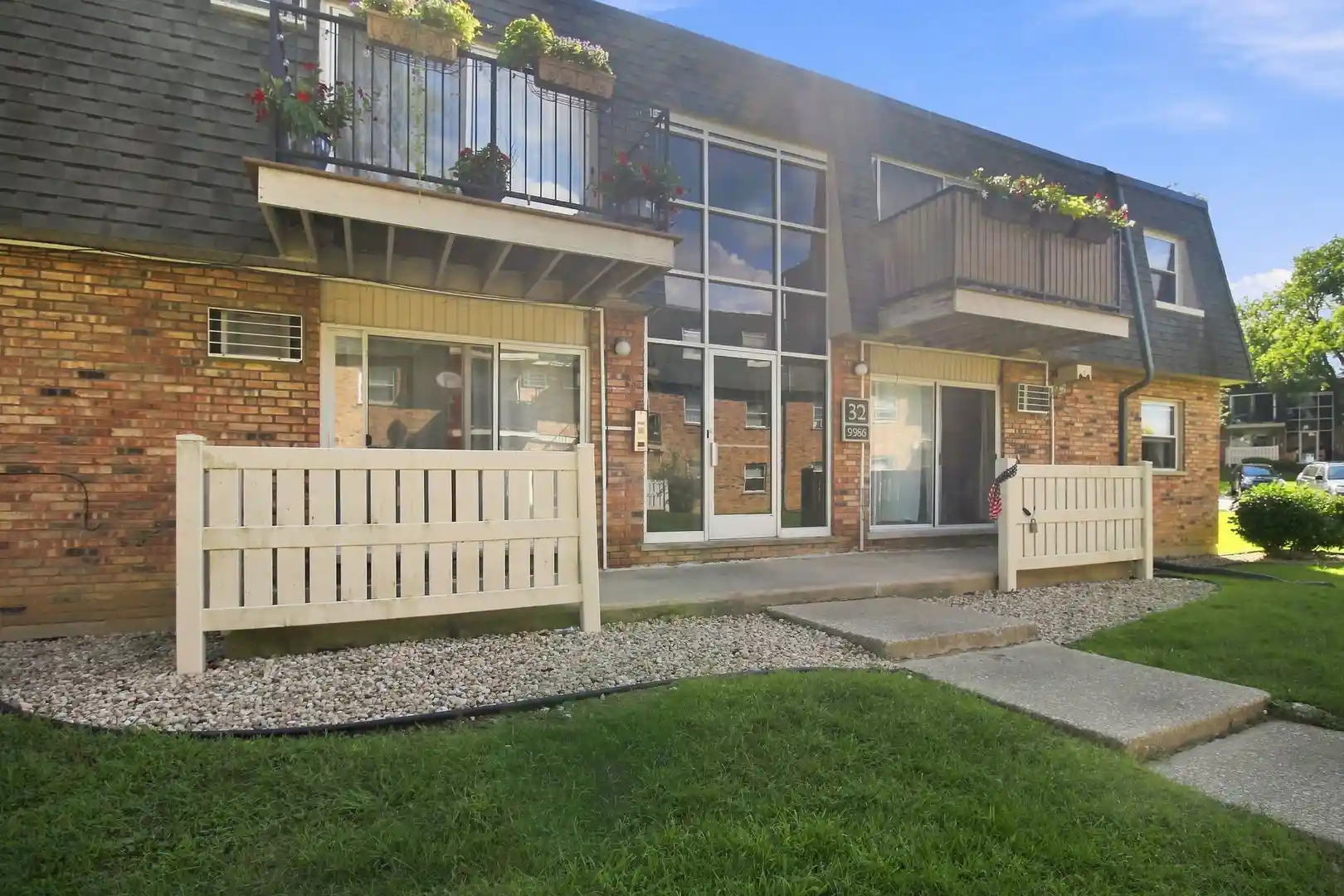 Listing Photo 2 - Condo for sale in 9986 S 84Th Ter located at 9986 S 84Th Ter, Palos Hills, IL 60465 - Unit #103