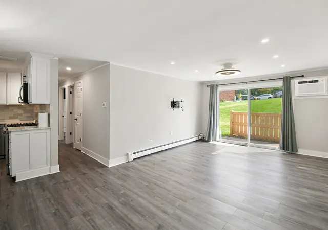Listing Photo 5 - Condo for sale in building located at 9986 S 84Th Ter, Palos Hills, IL 60465 - Unit #103