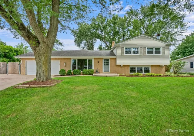 1st image of 132 Scott Dr, East Dundee, IL 60118 | MLS# 12736633