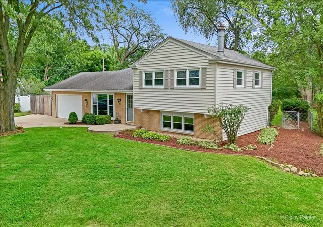 2nd image of 132 Scott Dr, East Dundee, IL 60118 | MLS# 12736633