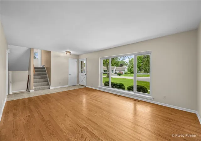 5th image of 132 Scott Dr, East Dundee, IL 60118 | MLS# 12736633