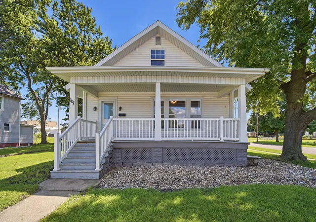 Photo 1 of Single family home for sale at 198 W 1st Street, El Paso, IL 61738 | MLS# 12736645 | Listing updated on 2026-09-21
