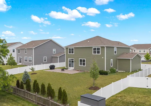 3rd image of 759 Kentshire Cir, Elgin, IL 60124 | MLS# 12736661