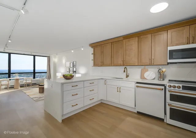 2nd image of 5415 N Sheridan Rd #5015, Chicago, IL 60640 | MLS# 12736670