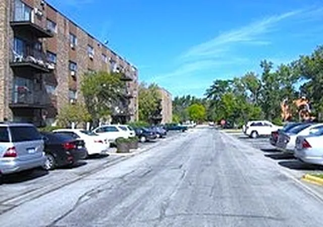 3rd image of 8894 Knight Ave, Des Plaines, IL 60016