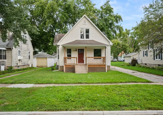 Single family home for sale at 725 N 11th Street, DeKalb, IL 60115 | MLS# 12736677
