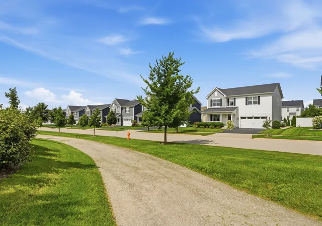 3rd image of 322 Longview Dr, Elgin, IL 60124 | MLS# 12736698