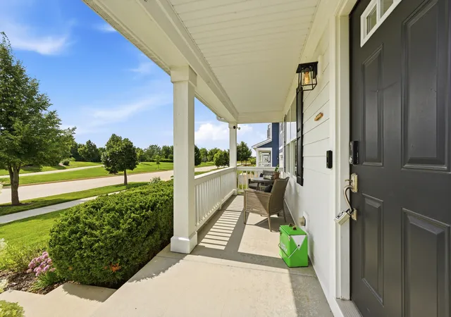 4th image of 322 Longview Dr, Elgin, IL 60124 | MLS# 12736698