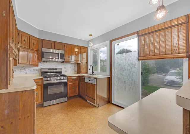 2nd image of 414 Gainsborough Ct, Bolingbrook, IL 60440 | MLS# 12736699