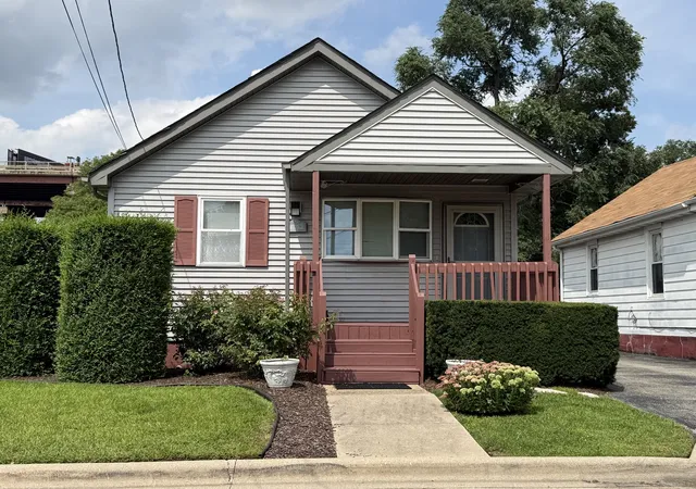 Photo 1 of Single family home for sale at 225 Davis St, Joliet, IL 60436 | MLS# 12736711 | Listing updated on 2026-08-19