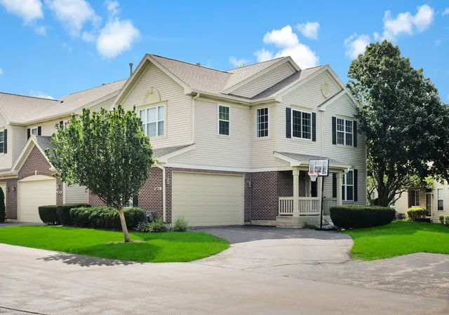 2nd image of 2451 Stonegate Rd, Algonquin, IL 60102 | MLS# 12736715