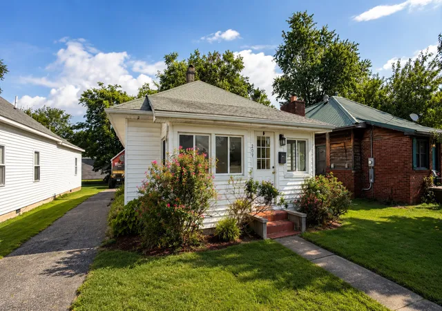 Photo 1 of Single family home for sale at 209 W 19th Street, Metropolis, IL 62960 | MLS# 12736718 | Listing updated on 2026-09-27