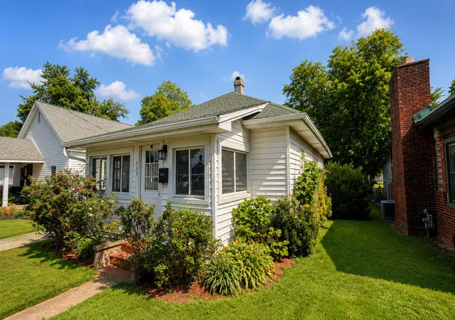 Photo 2 of Single family home for sale at 209 W 19th Street, Metropolis, IL 62960 | MLS# 12736718 | Listing updated on 2026-09-27