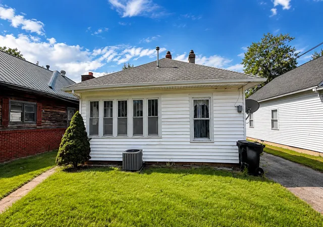 Photo 3 of Single family home for sale at 209 W 19th Street, Metropolis, IL 62960 | MLS# 12736718 | Listing updated on 2026-09-27