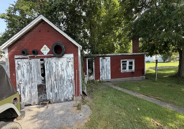 Photo 4 of Single family home for sale at 209 W 19th Street, Metropolis, IL 62960 | MLS# 12736718 | Listing updated on 2026-09-27