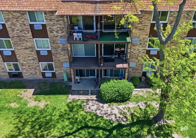 3rd image of 720 Hl Dr, Hoffman Estates, IL 60194