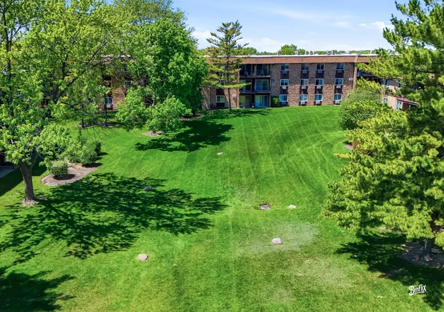 4th image of 720 Hl Dr, Hoffman Estates, IL 60194