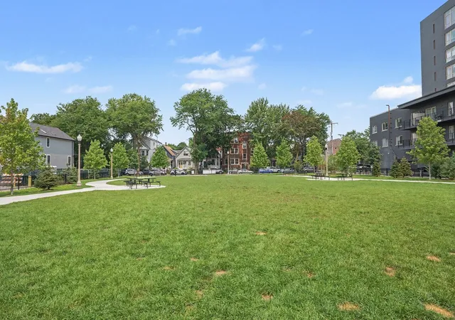 2nd image of 1619 W Hollywood Ave, Chicago, IL 60660