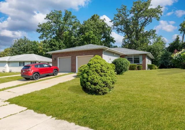 Townhouse for sale at 2516 Red Oak Trl, Crest Hill, IL 60403 | MLS# 12736775