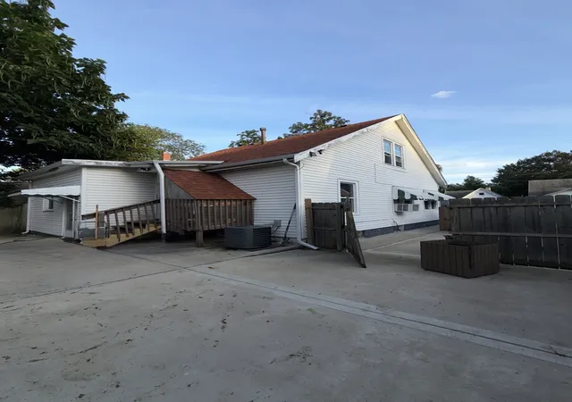 3rd image of 905 E Virginia Ave, Peoria, IL 61603 | MLS# 12736798