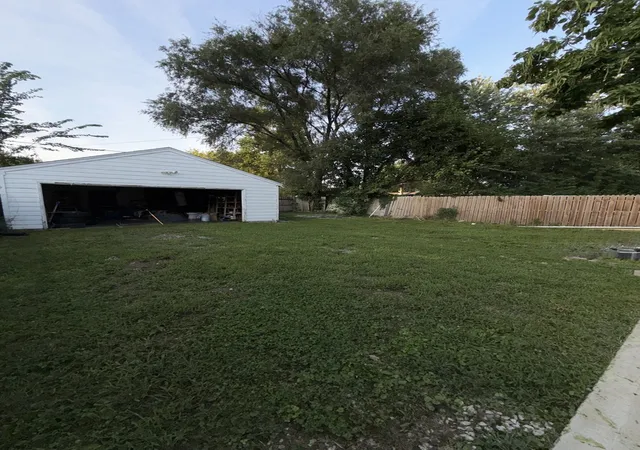 4th image of 905 E Virginia Ave, Peoria, IL 61603 | MLS# 12736798