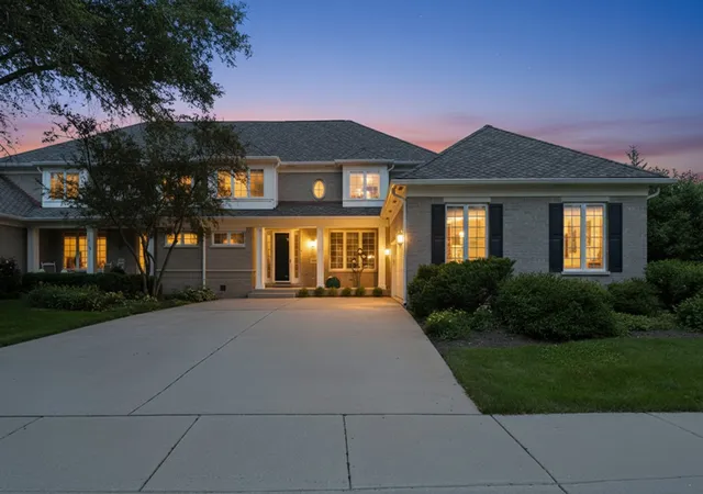 3rd image of 2004 Claridge Ct, Northbrook, IL 60062 | MLS# 12736822
