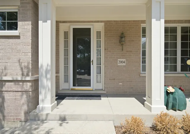 4th image of 2004 Claridge Ct, Northbrook, IL 60062 | MLS# 12736822