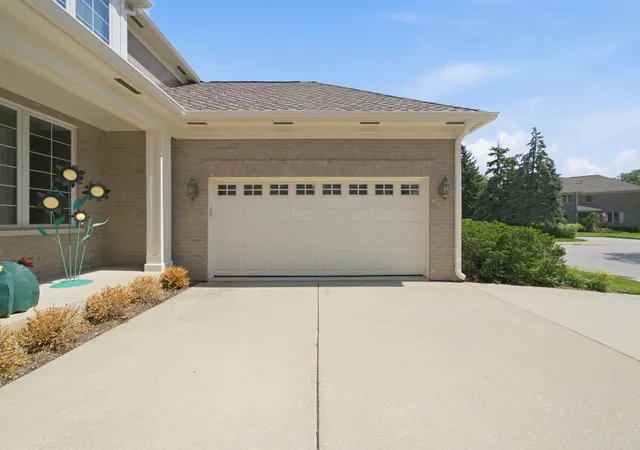 5th image of 2004 Claridge Ct, Northbrook, IL 60062 | MLS# 12736822
