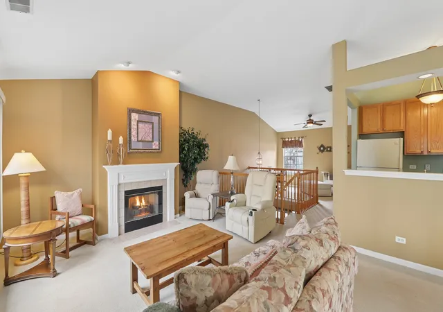 Listing Photo 5 - Condo for sale in building located at 628 King Ct, East Dundee, IL 60118 - Unit #628