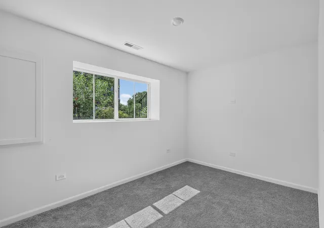 Photo 4 of Townhouse for sale at 521 Red Oak Cir, Volo, IL 60020 | MLS# 12736861 | Listing updated on 2026-08-25