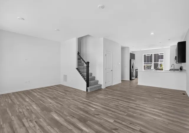 Photo 4 of Townhouse for sale at 519 Red Oak Cir, Volo, IL 60020 | MLS# 12736868 | Listing updated on 2026-08-25