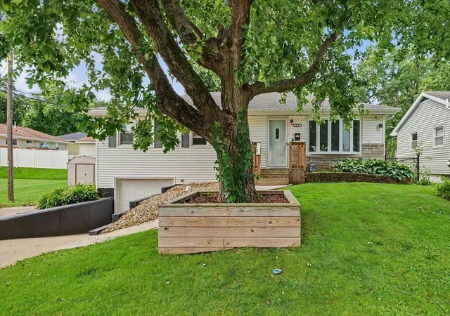 Photo 2 of Single family home for sale at 49 Colorado Dr, Decatur, IL 62526 | MLS# 12736871 | Listing updated on 2026-08-25