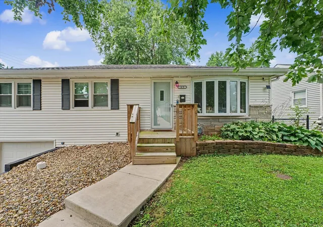 Photo 3 of Single family home for sale at 49 Colorado Dr, Decatur, IL 62526 | MLS# 12736871 | Listing updated on 2026-08-25