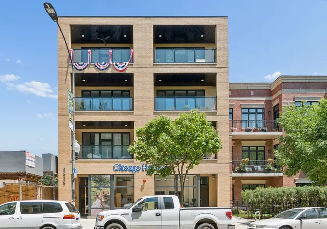 Photo 2 of Condo for sale at 4939 N Damen Ave #304, Chicago, IL 60625 | MLS# 12736910 | Listing updated on 2026-08-25